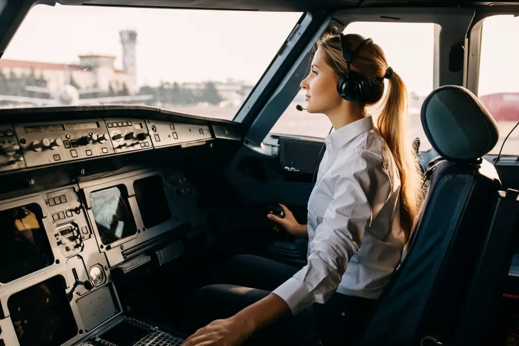 How to Become a Teenage Commercial Pilot