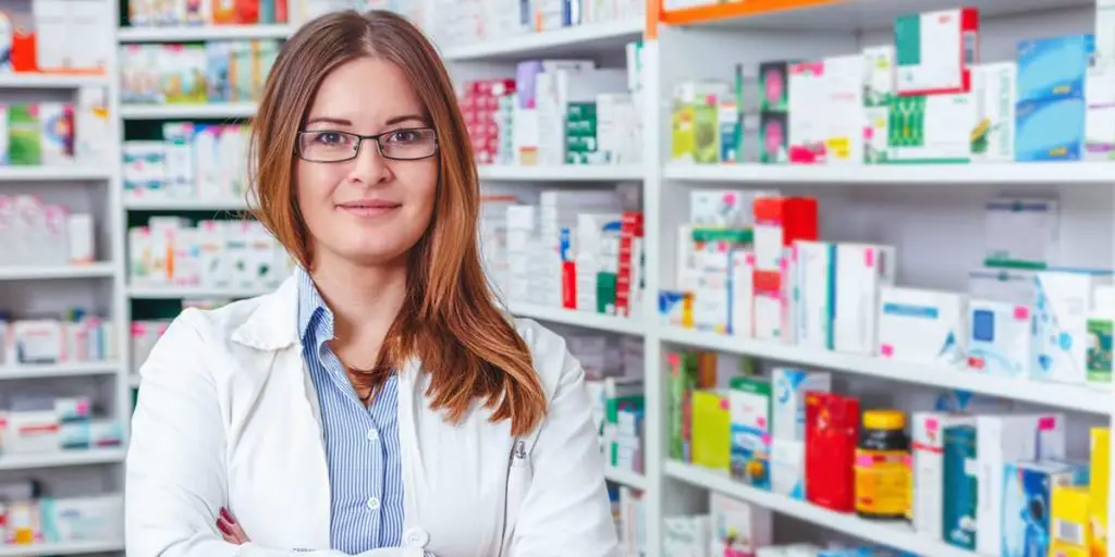 How to Become a Teenage Pharmacy Technician